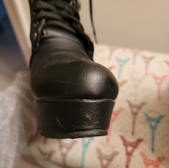 Tall ankle boots (black, and cream) - Picture 16 of 16